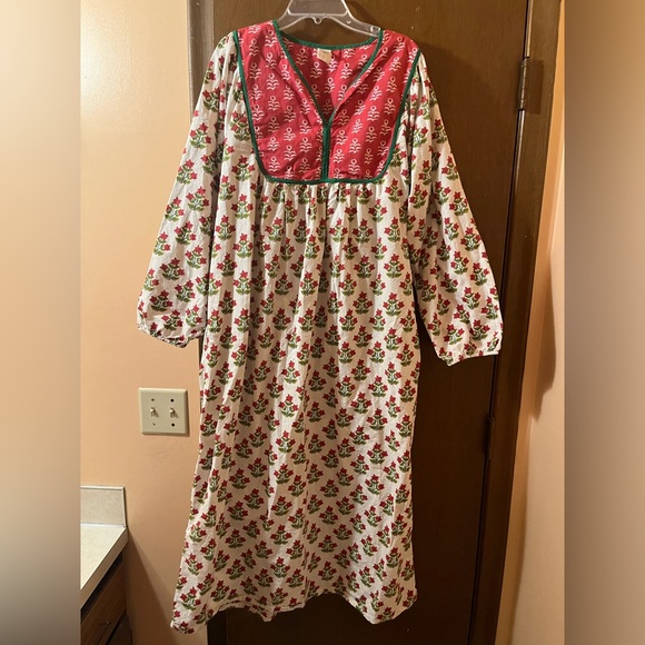 Printfresh Pretty Dress in Poinsetta Nightgown - Picture 3 of 7
